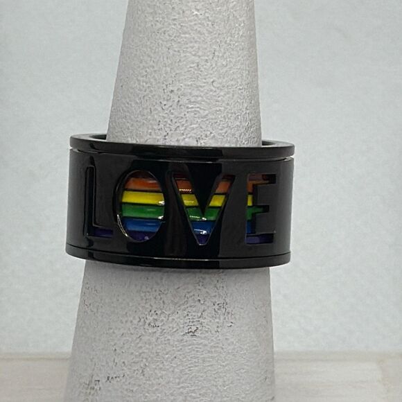 NWOT Size 7 Titanium “LOVE” spinner/fidget band with rainbow flag - Picture 2 of 7